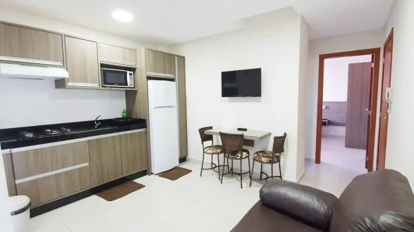 Quarto dos Apartamentos 101 e 201 com cama de casal e ar